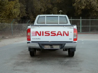 2022 Nissan Navara SE 2.5 Litres 4 Cylinders Petrol Engine White Red Pickup Truck GCC Specs MT