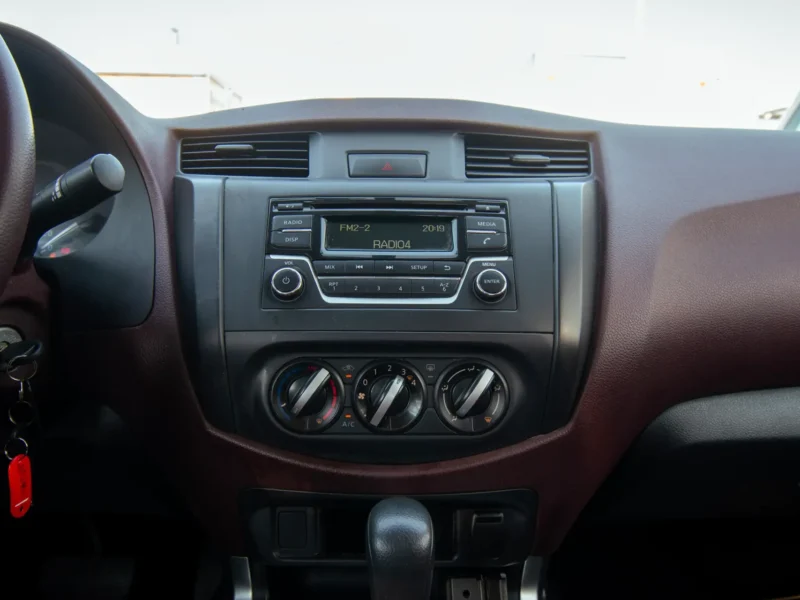 2022 Nissan Navara SE 2.5 Litres 4 Cylinders Petrol Engine White Red Pickup Truck GCC Specs MT