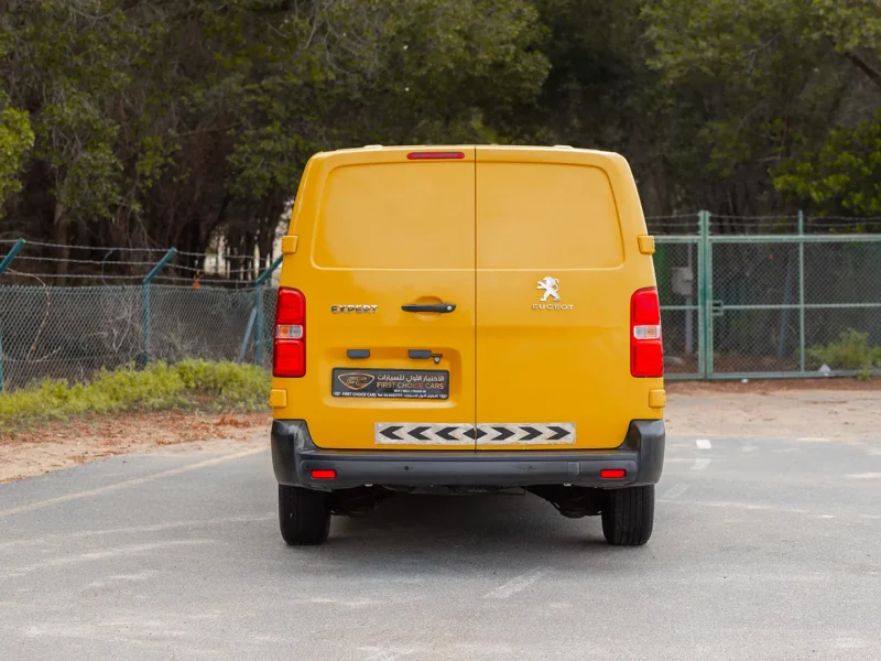 2020 Peugeot Expert L3 2.0L 4 Cylinders Diesel Engine Yellow Black Panel Van GCC Specs Automatic