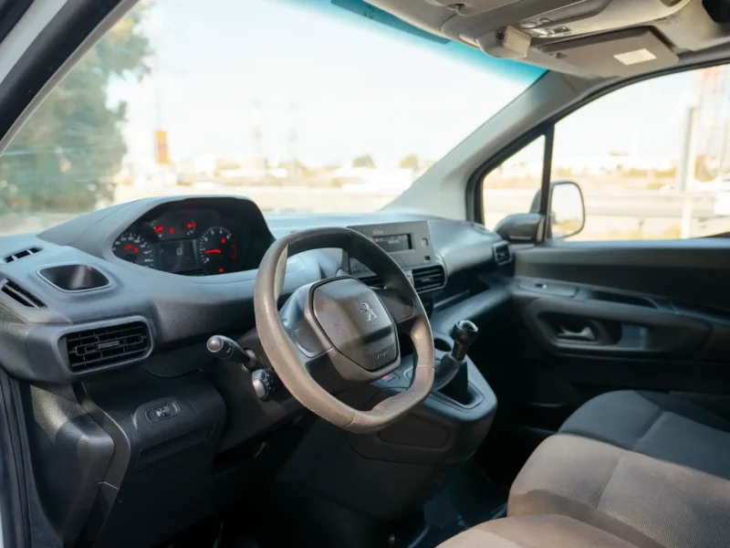 2020 Peugeot Partner Long Van 1.6 Litres 4 Cylinders Petrol White Grey Panel Van GCC Specs