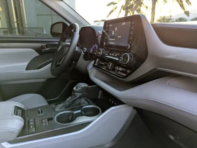 2020 Toyota Highlander GXR 4 Cylinders Hybrid Engine White Grey SUV GCC Specs