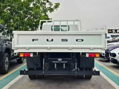 2025 Mitsubishi Fuso Canter CARGO 4.2 Litres DIESEL V6 Engine M/T White Black Truck GCC