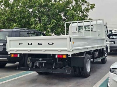 2025 Mitsubishi Fuso Canter CARGO 4.2 Litres DIESEL V6 Engine M/T White Black Truck GCC