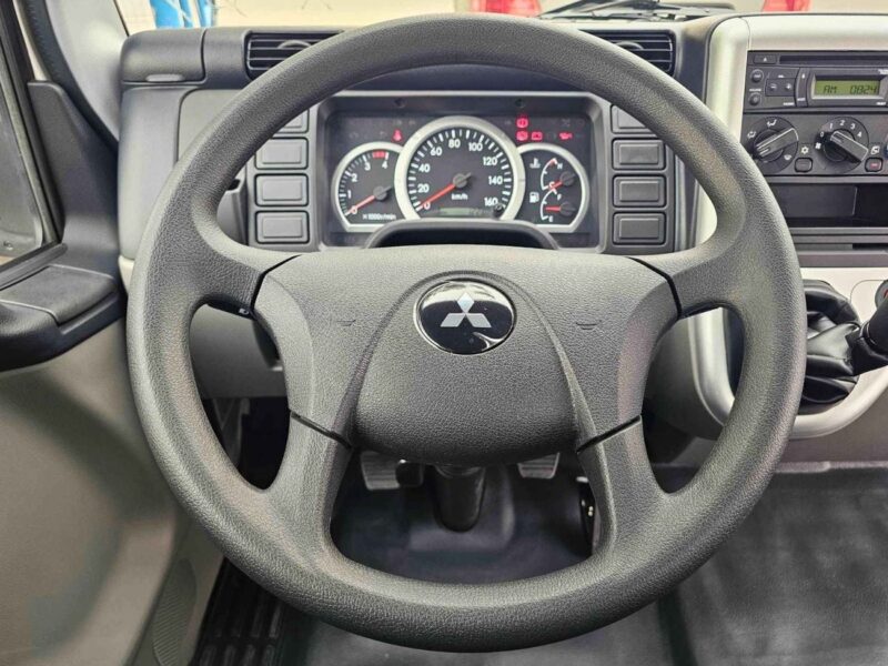 2025 Mitsubishi Fuso Canter CARGO 4.2 Litres DIESEL V6 Engine M/T White Black Truck GCC