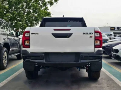2025 Toyota Hilux GR SPORT DOUBLE CABIN 2.8L DIESEL V4 Engine White Black Pickup Truck