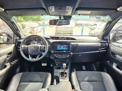 2025 Toyota Hilux GR SPORT DOUBLE CABIN 2.8L DIESEL V4 Engine White Black Pickup Truck