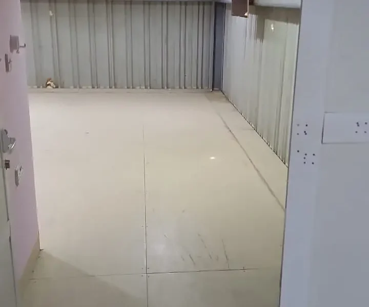 EXPANSIVE AND WELL-MAINTAINED STORAGE WAREHOUSE LOCATED IN A WELL-CONNECTED INDUSTRIAL HUB