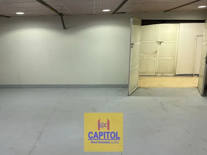 350 SQFT WAREHOUSE AVAIALBLE FOR RENT