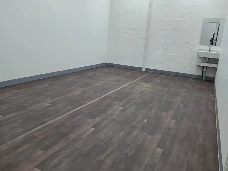 CLEAN WAREHOUSE WITH WASHBASIN FOR RENT IN AL QUOZ 1