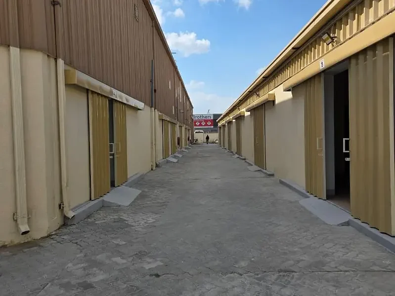 CLEAN WAREHOUSE WITH WASHBASIN FOR RENT IN AL QUOZ 1