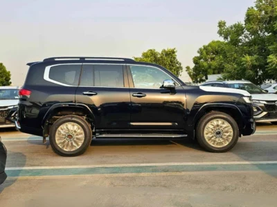2026 Toyota Land Cruiser VXR Full Option 3.5-liter V6 Twin-Turbo Petrol Engine Black SUV