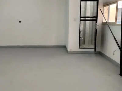 CLEAN STORAGE WAREHOUSE WITH WASHROOM ON GROUND