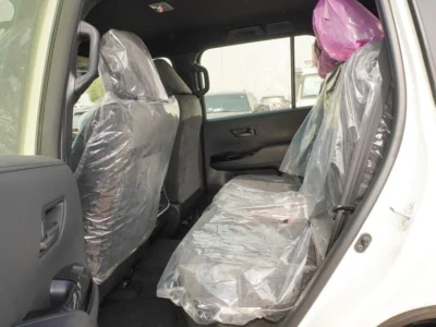 2025 Toyota Land Cruiser GXR 4.0L 6 Cylinders Petrol Engine White Black SUV GCC Specs