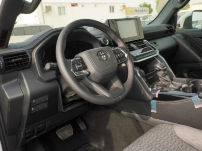 2025 Toyota Land Cruiser GXR 4.0L 6 Cylinders Petrol Engine White Black SUV GCC Specs
