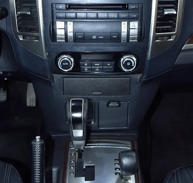 2012 Mitsubishi Pajero GLS 4 Cylinders Diesel Engine White Black SUV GCC Specs Automatic