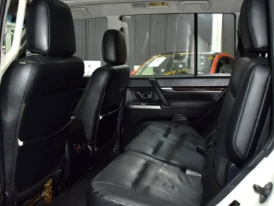 2012 Mitsubishi Pajero GLS 4 Cylinders Diesel Engine White Black SUV GCC Specs Automatic
