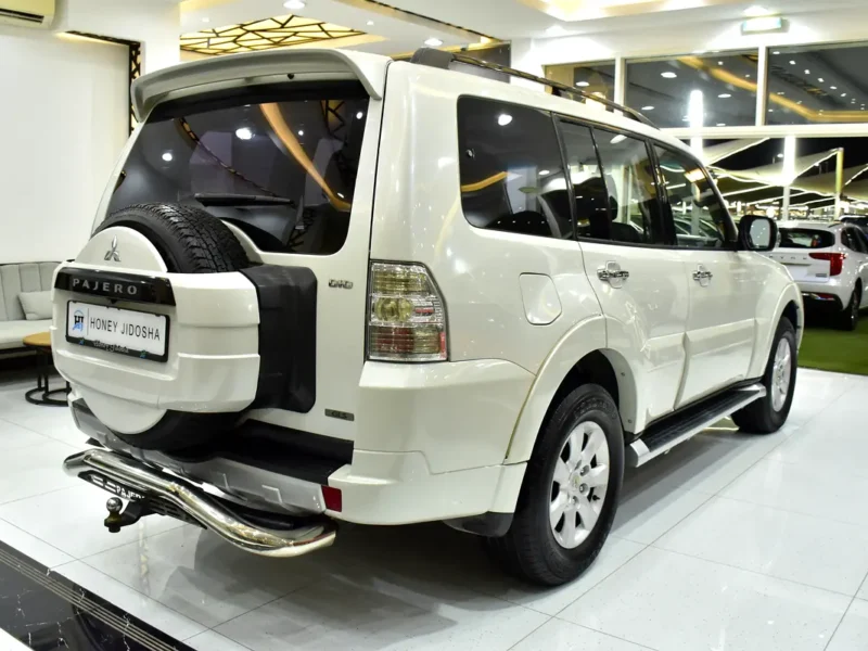 2012 Mitsubishi Pajero GLS 4 Cylinders Diesel Engine White Black SUV GCC Specs Automatic