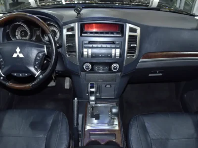 2012 Mitsubishi Pajero GLS 4 Cylinders Diesel Engine White Black SUV GCC Specs Automatic
