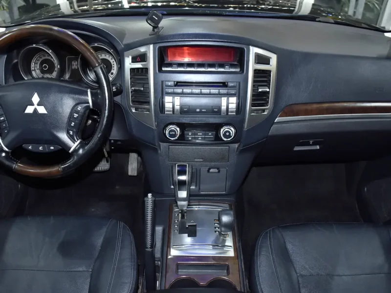 2012 Mitsubishi Pajero GLS 4 Cylinders Diesel Engine White Black SUV GCC Specs Automatic