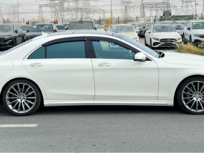 2015 Mercedes-Benz S-Class S 550 4MATIC 8 Cylinders Petrol Engine White Black Sedan FULL OPTION