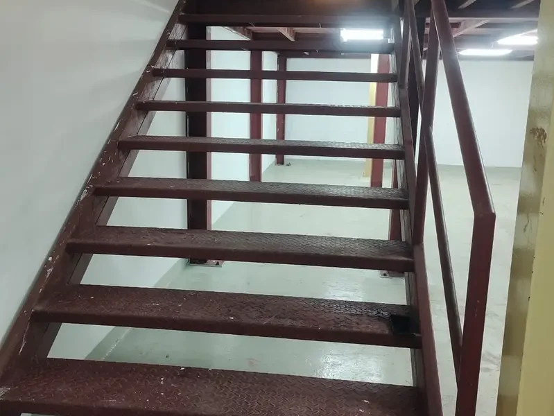 Prime Location Premium Commercial Warehouse with Offices No 20% sublease fees (BK)