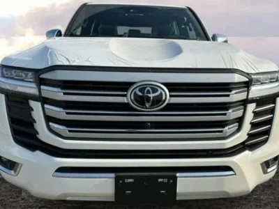 2025 TOYOTA Land Cruiser 300 VX 3.5L TT 6 Cylinders FULL OPTION White Black SUV GCC