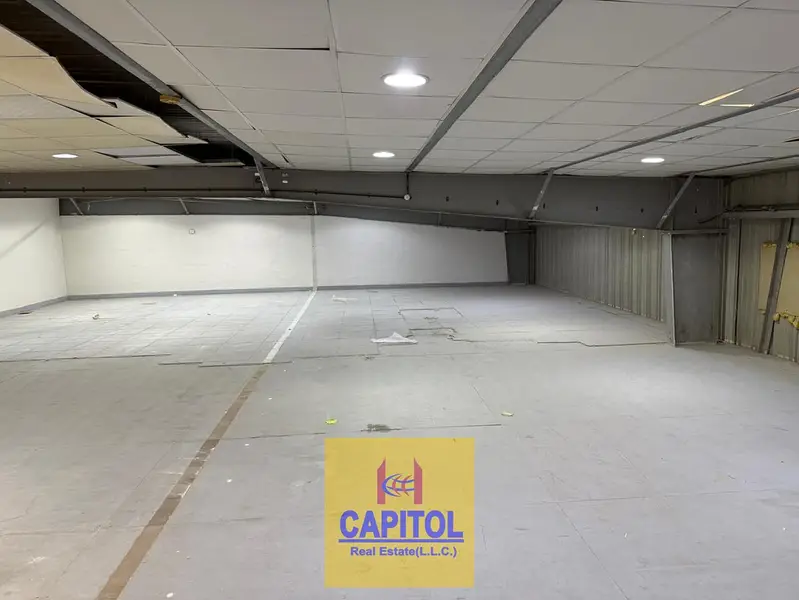 SPACIOUS AND RELIABLE STORAGE UNIT ON MEZZANINE FLOOR IDEAL FOR VARIOUS STORAGE PURPOSES