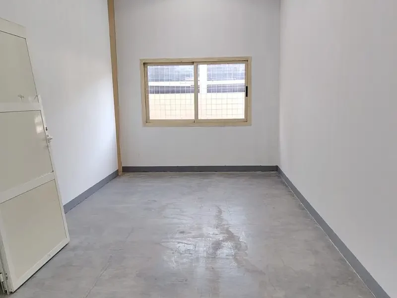 CLEAN AND VERSATILE GROUND FLOOR STORAGE UNIT OFFERING PRACTICAL STORAGE SPACE