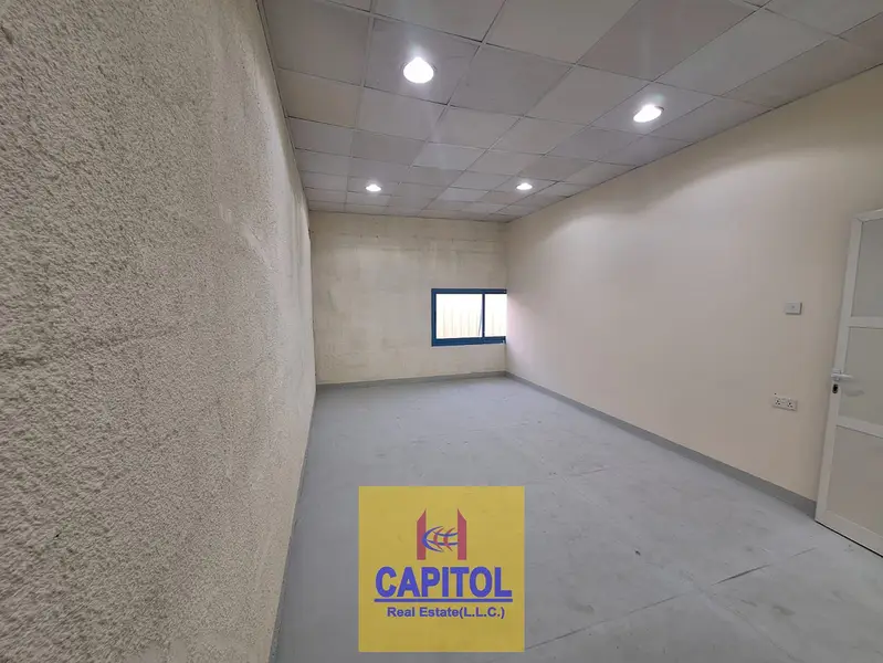 CLEAN AND VERSATILE GROUND FLOOR STORAGE UNIT OFFERING PRACTICAL STORAGE SPACE