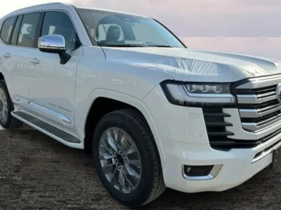 2025 TOYOTA Land Cruiser 300 VX 3.5L TT 6 Cylinders FULL OPTION White Black SUV GCC