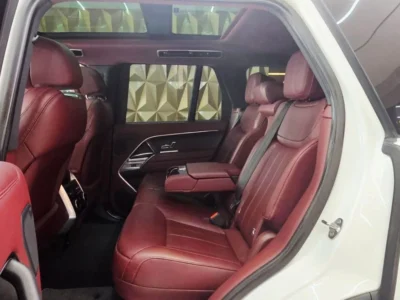 2022 Land Rover Range Rover HSE P530 4,4 Litres 8 Cylinders Petrol Engine White Maroon SUV