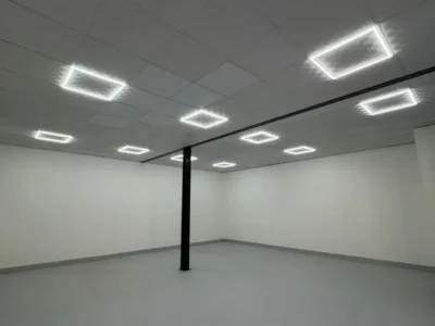 PREMIUM INDUSTRIAL UNIT WITH A WASHROOM OFFERING CLEAR SPACE AND EASY ACCESS