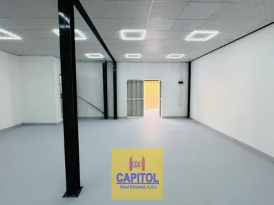 PREMIUM INDUSTRIAL UNIT WITH A WASHROOM OFFERING CLEAR SPACE AND EASY ACCESS