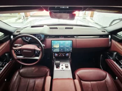 2022 Land Rover Range Rover HSE P530 4,4 Litres 8 Cylinders Petrol Engine White Maroon SUV