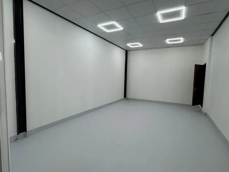LARGE GROUND FLOOR STORAGE WAREHOUSE FOR EASY STORAGE SOLUTIONS AVAILABLE W/ A WASHROOM