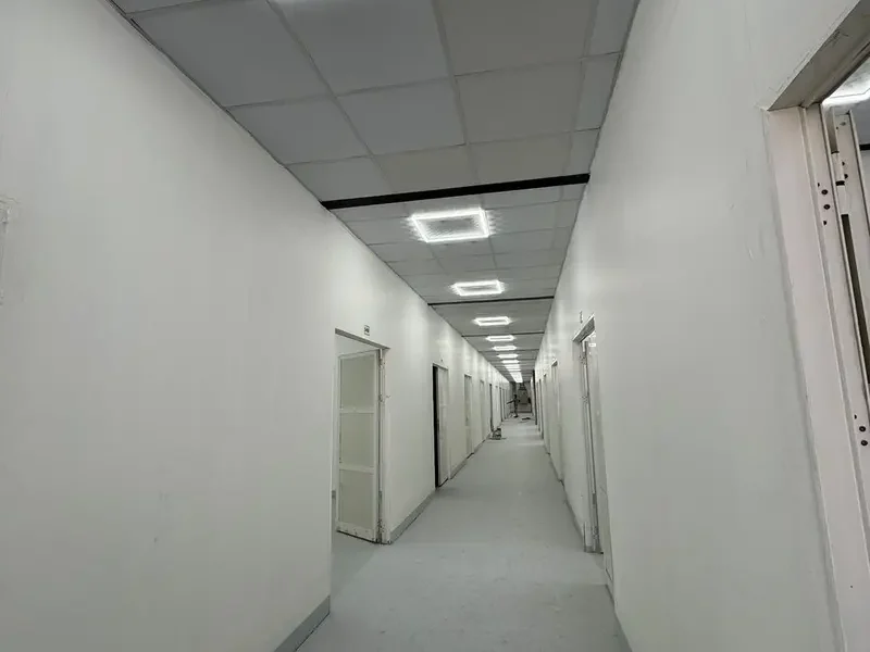 LARGE GROUND FLOOR STORAGE WAREHOUSE FOR EASY STORAGE SOLUTIONS AVAILABLE W/ A WASHROOM