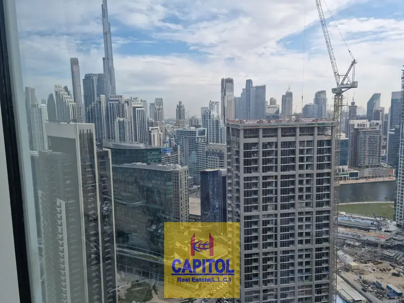 HIGH-FLOOR OFFICE FOR LEASE 32ND FLOOR BURLINGTON TOWER