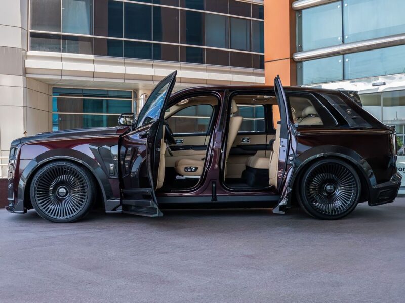 2020 ROLLS ROYCE CULLINAN BLACK BADGE KEYVANY 6.75L 12 Cylinders Red Beige SUV