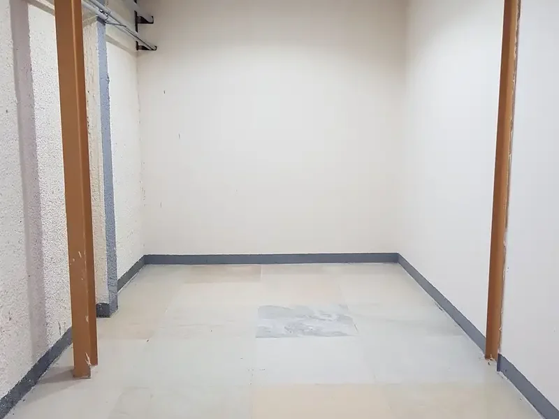 240 Sqft in Al Quoz Industrial Area 4 Mezzanine Floor Small Warehouse Ready to Move in
