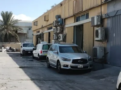 800 sqft LARGE AND EFFICIENT WAREHOUSE SPACE OFFERING CONVENIENCE, ACCESSIBILTY AND FLEXIBLE USAGE
