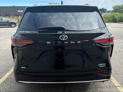 2026 Toyota Sienna 2.5 Litres inline‑4 Hybrid Engine Black Beige Minivan GCC Specs Automatic
