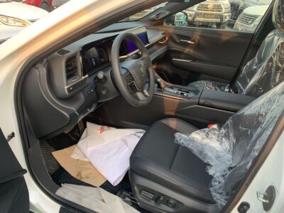 2025 Toyota Crown 2.5 Litres Inline‑4 Hybrid Engine White Black Luxury Sedan GCC Specs