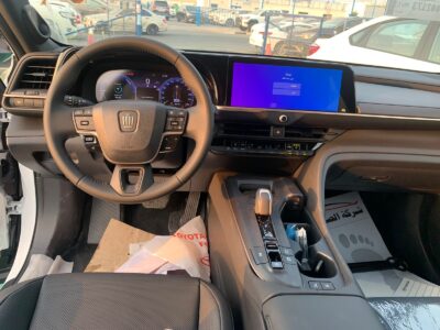 2025 Toyota Crown 2.5 Litres Inline‑4 Hybrid Engine White Black Luxury Sedan GCC Specs