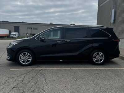 2026 Toyota Sienna 2.5 Litres inline‑4 Hybrid Engine Black Beige Minivan GCC Specs Automatic