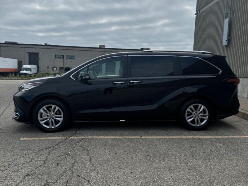 2026 Toyota Sienna 2.5 Litres inline‑4 Hybrid Engine Black Beige Minivan GCC Specs Automatic