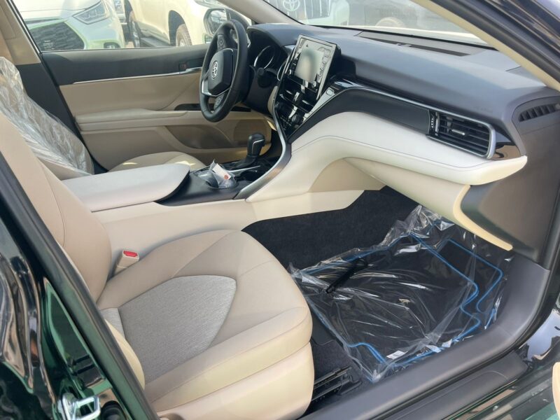 2024 Toyota Camry GLE Hybrid 2.5L E-CVT 4 Cylinders Hybrid Engine White Beige Sedan GCC Specs