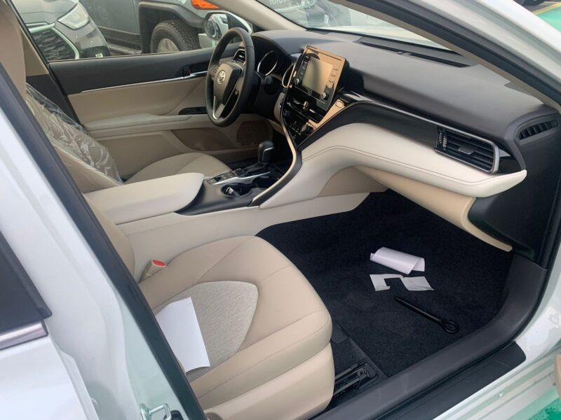 2024 Toyota Camry GLE Hybrid 2.5L E-CVT 4 Cylinders Hybrid Engine White Beige Sedan GCC Specs