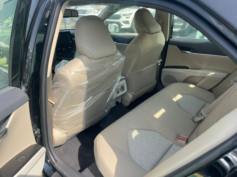 2024 Toyota Camry GLE Hybrid 2.5L E-CVT 4 Cylinders Hybrid Engine White Beige Sedan GCC Specs