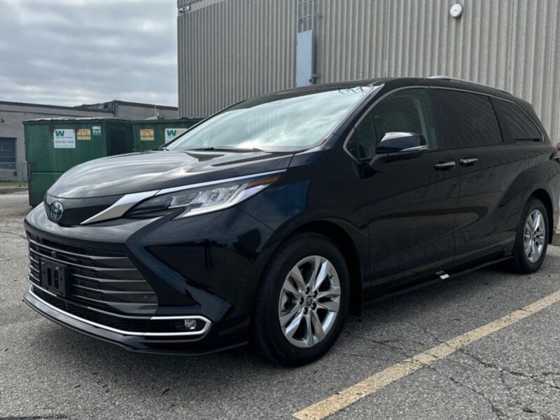 2026 Toyota Sienna Top Hybrid Minivan 2.5 Litres 4 Cylinders Engine Black Grey Van Automatic