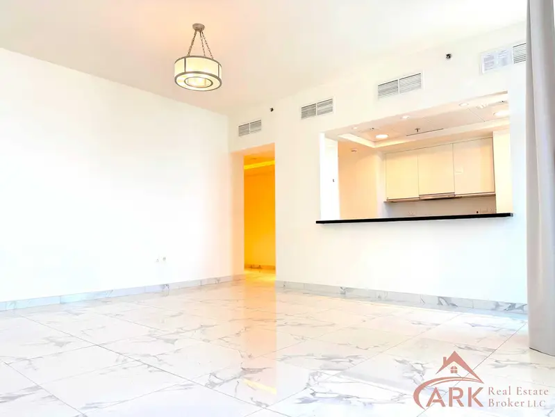 1,511 sqft Amna Tower Full Canal View| Well Maintained | Big Layout